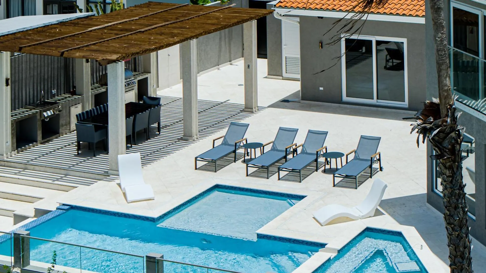 Salinja Cerca 23-B Vila Palm Beach