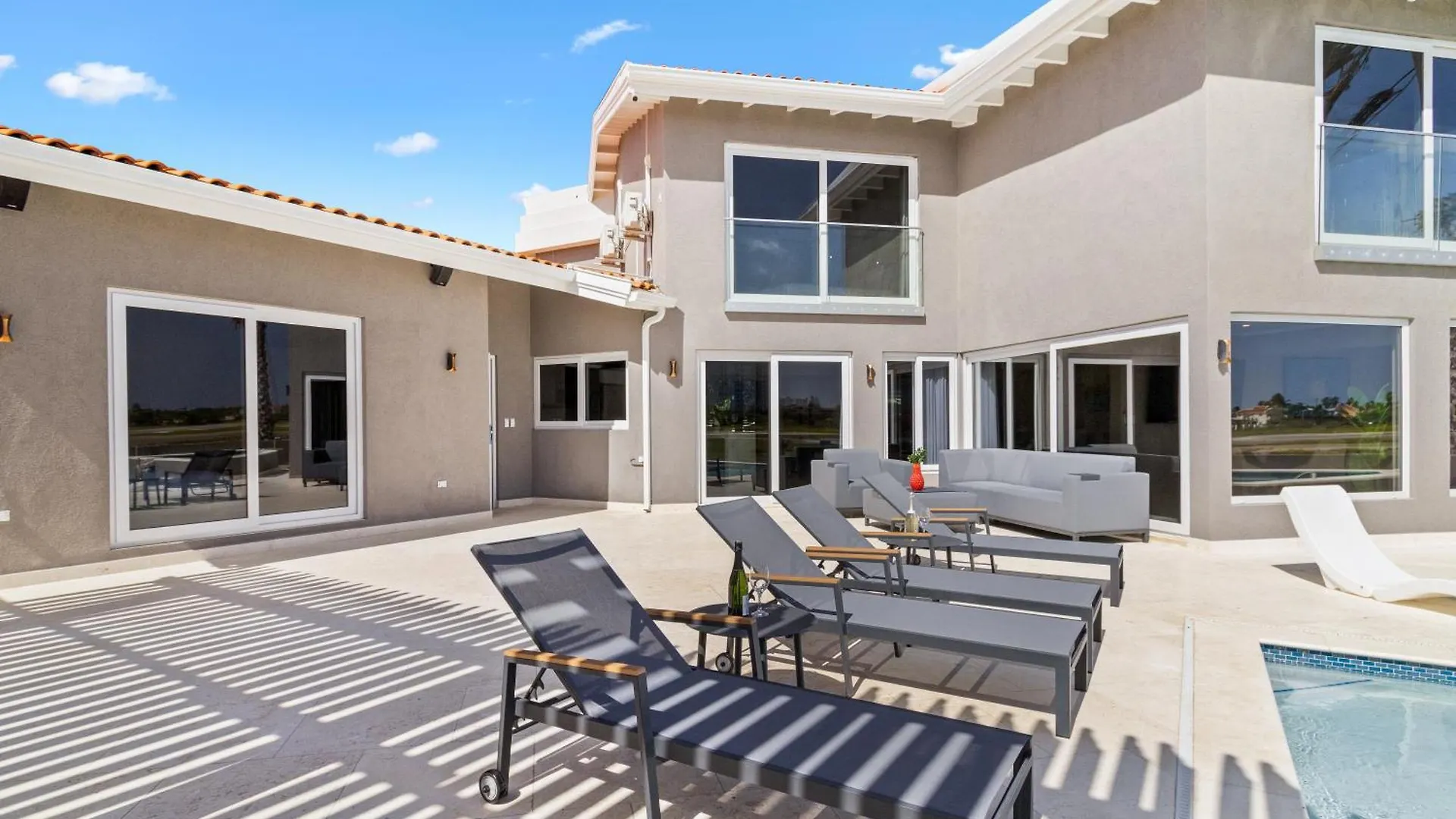 Villa Salinja Cerca 23-B Vila Palm Beach